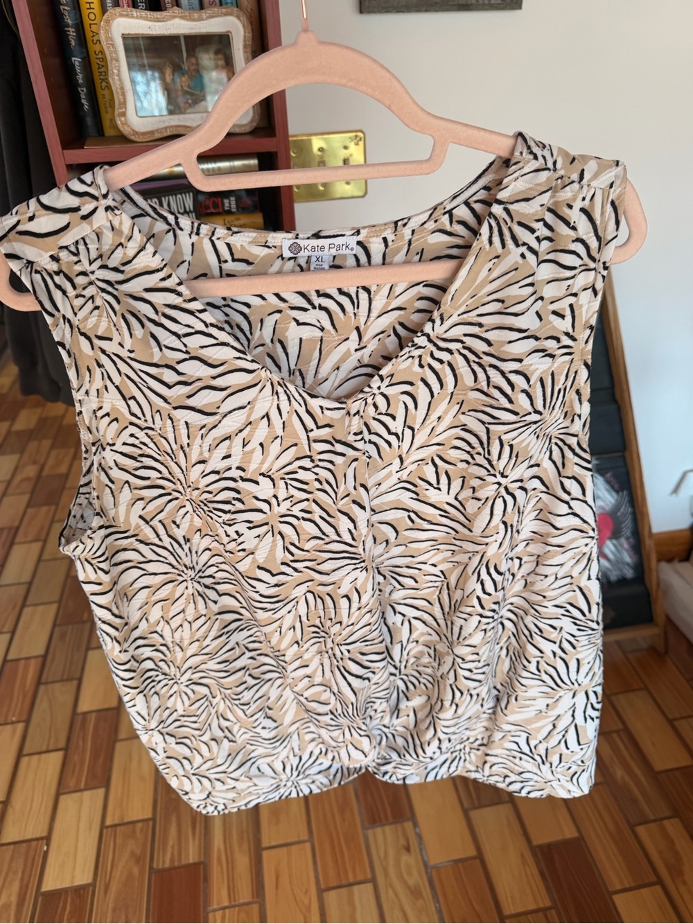 Kate Park Sleeveless V-Neck Tank Top in Beige, Black & White Leaf Print